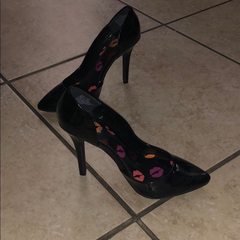 Heels - Picture 3 of 3